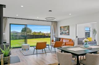 Taupo New Retreat - Stylish, Convenient and Gully track to the lake - 7