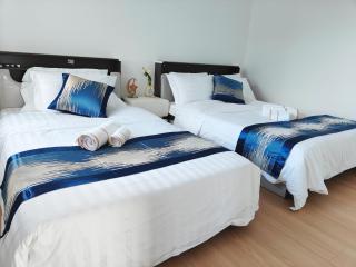Orewa family holiday house with 3 bed-rooms view on deck near cafe, bush & river - Orewa - 1