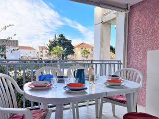 Appartement 6 couchages à 100m plage avec terrasse, parking, lave-linge et piste cyclable proche - FR-1-251-550 - Le Lavandou - 0