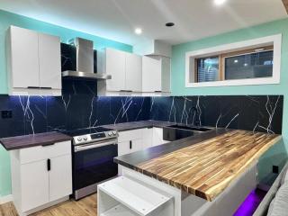 Charming & Compact Retreat - St. Albert - 8