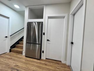 Charming & Compact Retreat - St. Albert - 2