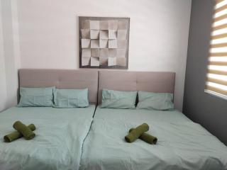 Tints of Green Pool Bungalow-6 Bedroom-Karaoke-BBQ - - 3