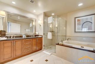 MGM Signature-11-611 Strip View Jacuzzi Studio - Las Vegas - 8