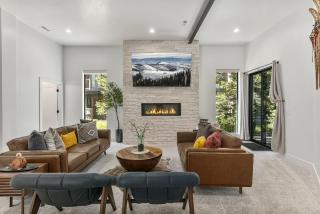 9005B - Luxury Two Bedroom Den - 0