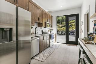 9005B - Luxury Two Bedroom Den home - Solitude - 8