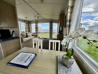 New Sea View Platinum Caravan with Huge Decking - Newcastle upon Tyne - 7