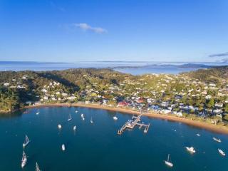 LAST ON THE STRAND, RUSSELL - The BOATHOUSE - 4