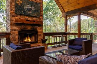 NEW BUILD Toccoa River Mist Riverfront Property w Hot Tub Firepit More - Blue Ridge - 0