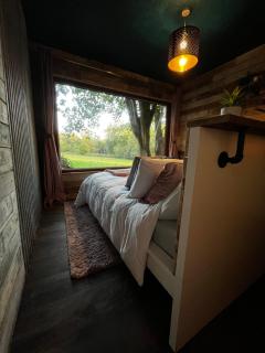 Lynbrook Cabin and Hot Tub, New Forest - Ringwood - 9