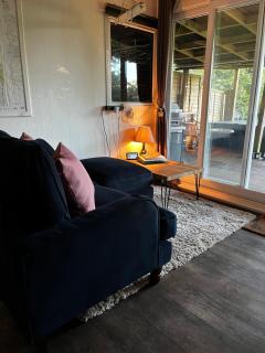 Lynbrook Cabin and Hot Tub, New Forest - Ringwood - 4