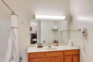 Grand Wood Suites - 3rd Floor Back Side Corner Penthouse Suite 305 - 1