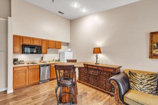 Grand Wood Suites - 3rd Floor Front Side Penthouse Suite 303 - Nashville - 9