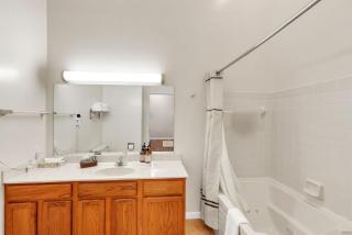 Grand Wood Suites - 3rd Floor Front Side Penthouse Suite 303 - Nashville - 2
