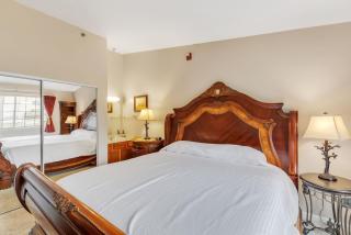 Grand Wood Suites - 3rd Floor Front Side Corner Penthouse Suite 304 - 4