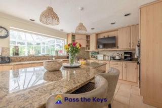 Detached countryside family home, set in extensive private gardens, with a hot tub - Pass the Keys - 1