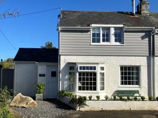 Cosy Cottage with Wood Burning Stove - 0