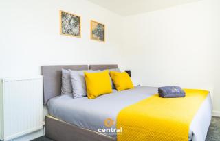 Ferry Road - 3 Bedrooms - Sleeps 4 - SuperKing Bed - King Bed - 2 Single Beds - Fully Equipped - Street Parking - Great Location - Contact us for your SHORT & LONG Term Stay Requirements CENTRAL SHORT LETS DUNDEE - 5