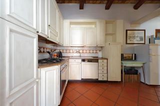 Classic roman home next to Popolo Square - 2
