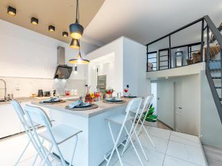 Le Ciné Loft Prestige - Suite parentale baignoire - Vidéoprojecteur - Tram Metro - 10min Gare PartDieu - Idéal Famille & Amis - - 5