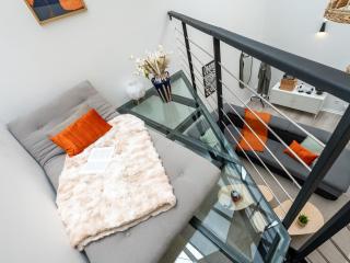 Le Ciné Loft Prestige - Suite parentale baignoire - Vidéoprojecteur - Tram Metro - 10min Gare PartDieu - Idéal Famille & Amis - - 2