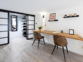 Le Ciné Loft Prestige - Suite parentale baignoire - Vidéoprojecteur - Tram Metro - 10min Gare PartDieu - Idéal Famille & Amis - - 1