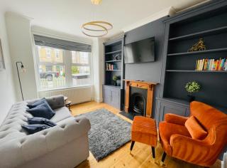 Stunning Home with Parking and Garden Sleeps 6 - Raynes Park - 7