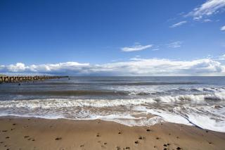 Stunning 4 Berth Caravan With Large Decking Area At Dovercourt, Ref 44204I - Great Oakley - 7