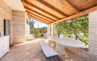 Awesome Home In Prosika With Wifi - - 4