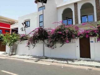 Logement entier, maison calme et fleurie - 0