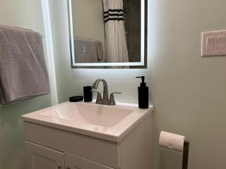 Berea's Blue Bungalow - Near Hopkins Airport, IX Center, NASA, Cle MetroParks & Baldwin Wallace - Coffee Provided! - 7