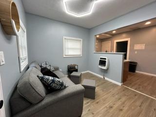 Berea's Blue Bungalow - Near Hopkins Airport, IX Center, NASA, Cle MetroParks & Baldwin Wallace - Coffee Provided! - 6