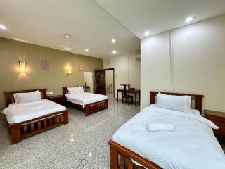 Vacation home near WaterFall for 21 pax - George Town - 4