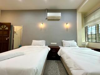 Vacation home near WaterFall for 21 pax - George Town - 3