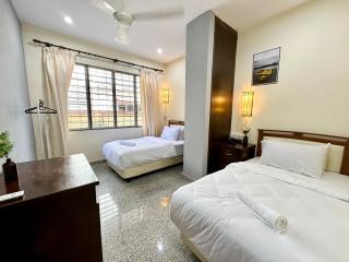 Vacation home near WaterFall for 21 pax - George Town - 1