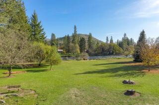 Riverfront Getaway - - 1