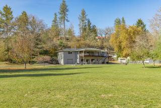 Riverfront Getaway - 4