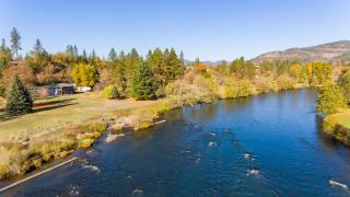 Riverfront Getaway - - 8