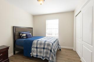 4 Bedroom-Airport Convient - 3