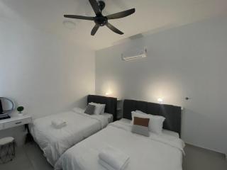 Bukit Indah - Room with Private Bathroom 1-4Pax - Johor Bahru - 4
