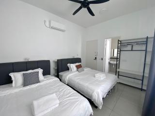 Bukit Indah - Room with Private Bathroom 1-4Pax - Johor Bahru - 1
