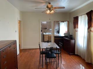Comfy First Floor Bedroom near Cleveland Clinic Fairview - Cleveland - 2
