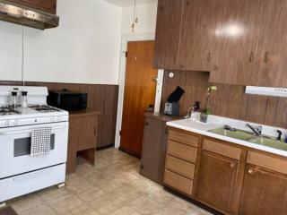 Comfy First Floor Bedroom near Cleveland Clinic Fairview - Cleveland - 1