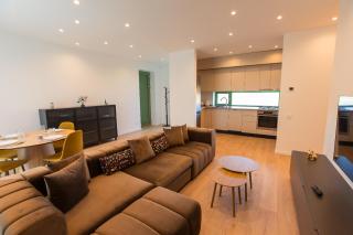 Roots Three - Modern Lakeview Apartment - Bucareste - 2