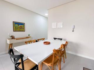 Apto encantador, prédio novo com piscina - 0116 - 9