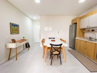 Apto encantador, prédio novo com piscina - 0116 - 5