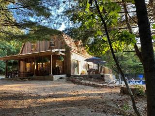 Secluded with Hot tub, Pool table, Arcade, Fishing andTheater Room - - 5
