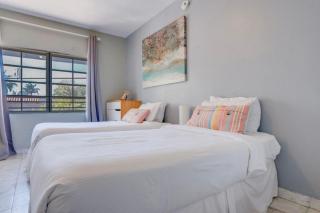 South Beach Retreat Walk to Beach, Sleeps 2 - Miami Beach - 9