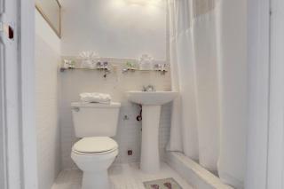 South Beach Retreat Walk to Beach, Sleeps 2 - Miami Beach - 1