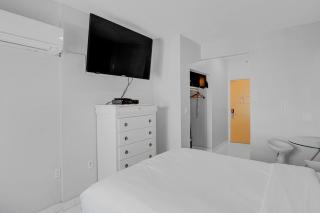 South Miami Beach Oasis Sleeps 2 - Miami Beach - 2
