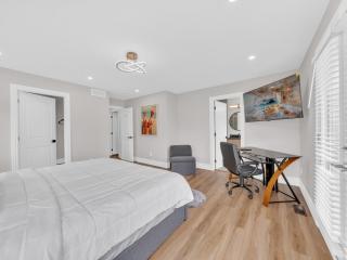 5 Bedrooms Modern Oasis in Downtown Area - 6